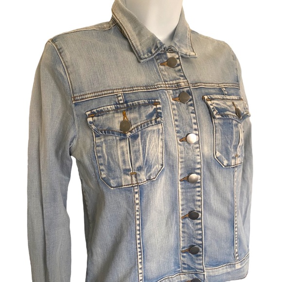 Kut from the Kloth Amelia Denim Light Distressed Jacket - Picture 3 of 9